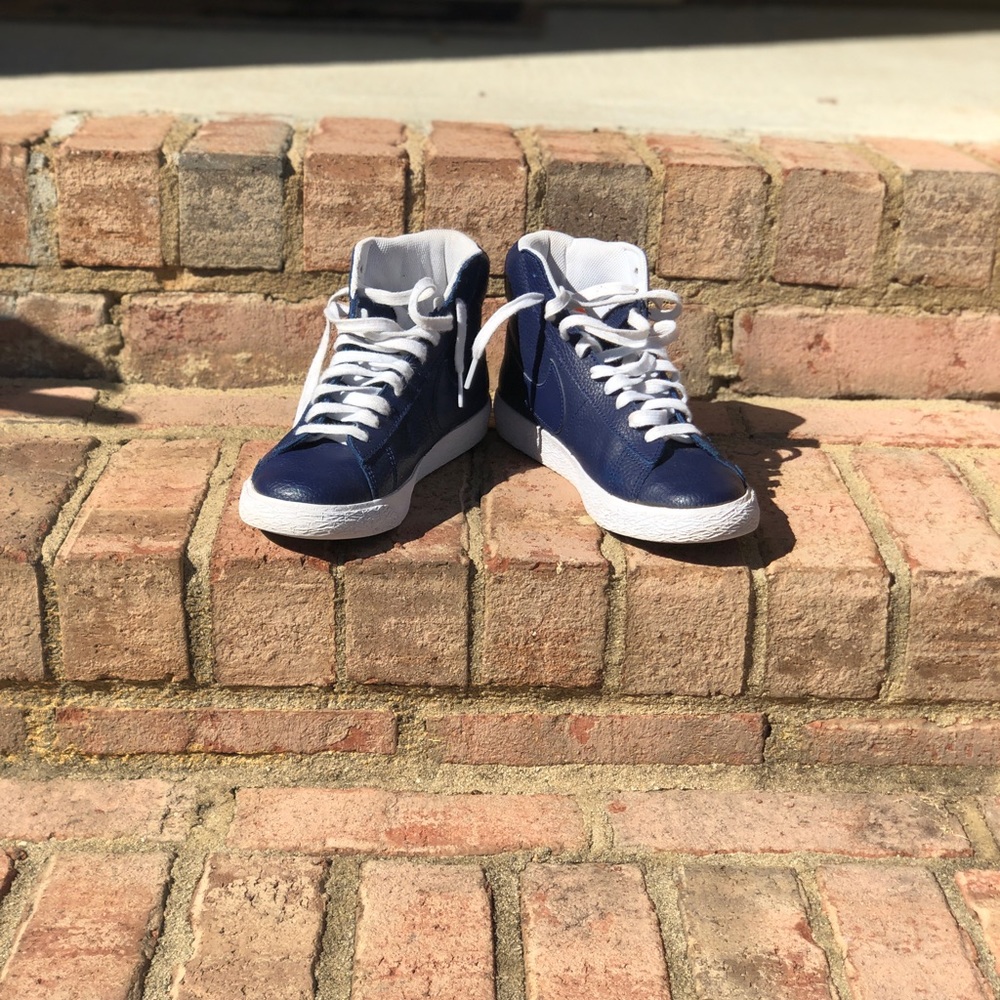 NIKE BLUE BLAZERS SIZE 5.5Y